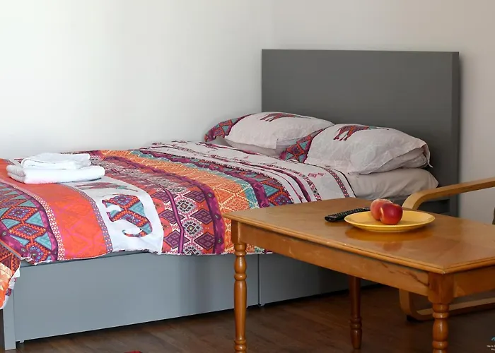 Lovely 1 Bedroom Apartment With Free Street Parking