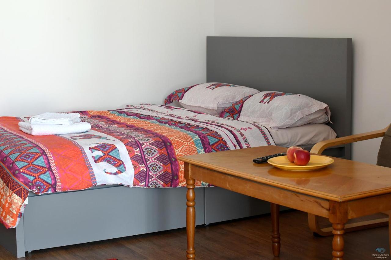 Lovely 1 Bedroom With Free Street Parking Apartment *